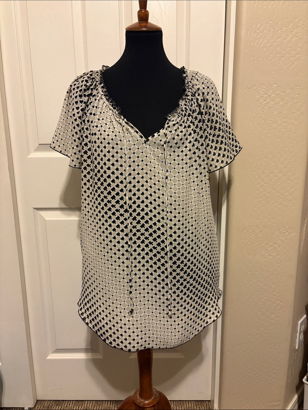 Spense Black and White Geometric Tie-Neck Blouse